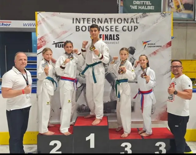 Von links nach rechts: Trainer Kristijan Balja,  Johanna Kompst, Ilayda Afsar, Yasin Afsar, Elisabeth Kompst,  Neela Domiks und Assistenz-Coach Martin Domiks  | Foto: J. Barrein-Kompst