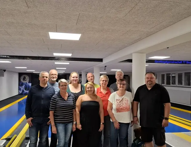 Im Bild von links: in der ersten Reihe Anita Zimmermann, Rebecca Schuler, Regina Gruber, Daniel Andris; in der hinteren Reihe Jürgen Ruch, Frank Altenau, Lilly Schwägler, Harald Walz, Ursel Hanser, Günther Schmid. | Foto: SKG 77 Singen