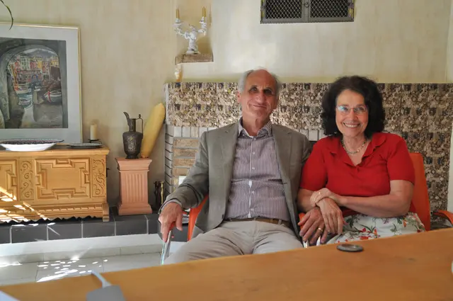 Mit seiner Privatpraxis geht Dr. Rainer Waldschütz (links) seit kurzem nochmals neue Wege. Aktiv unterstützt, beispielswiese durch den Aufbau seiner Homepage, wird er in diesem Vorhaben von seiner Ehefrau Hildegard Waldschütz (rechts). | Foto: Anja Kurz