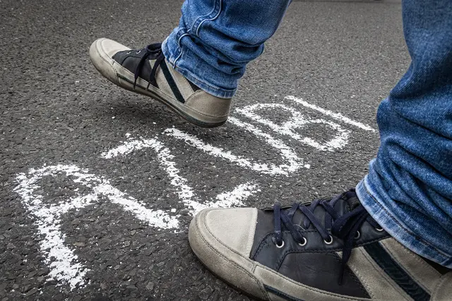 Als fitter und engagierter Azubi einen Schritt nach vorne machen: Jugendliche haben die Chance auf ein Azubi-Stipendium – egal, welchen Beruf sie ansteuern. Darauf hat die IG BAU Südbaden hingewiesen. | Foto: IG BAU | Alireza Khalili