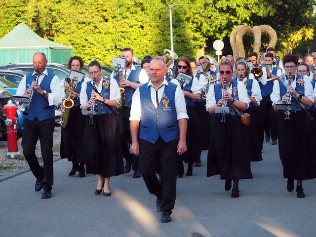 Tradition bei der in diesem Jahr 65. Bohlinger Sichelhenke wird auch wieder der Einzug der Erntekrone haben.  | Foto: Oliver Fiedler/Archiv