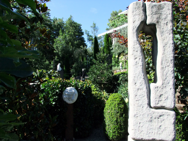 Im "Garten des Faun" des Skulpturengarten im Seeatelier Gaienhofen sind dieses Jahr auch grot(t)eske Figuren von Helmut Schlichtherle zu bewundern.  | Foto: Seeatelier Gaienhofen/Archiv