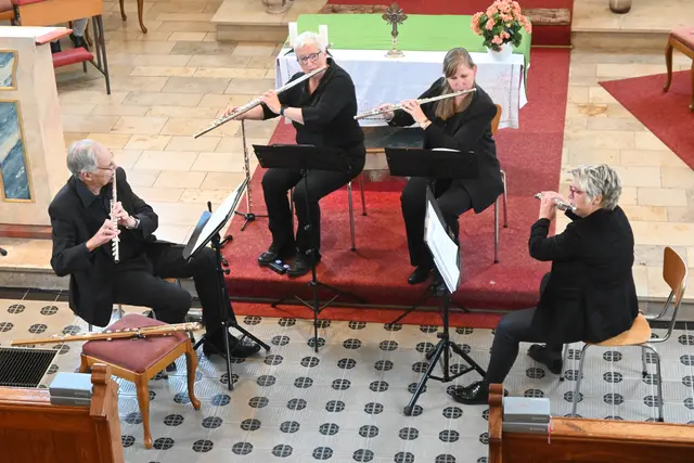 Berthold Graf (von links), Astrid Heider, Carolina Riesle und Delia Melania Varga verzauberten als Flötenquartett "L'Arte dei Flauti" beim Benefizkonzert in der St. Josefskapelle das Publikum. | Foto: Tobias Lange
