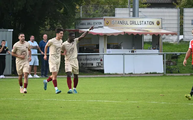 Cheick Oumar Coulibaly (rechts) legte mit seinem fulminanten Ausgleich die Basis für die Wende im Spiel. Überhaupt wurde der TSV mit der Einwechslung Coulibalys torgefährlicher.
 | Foto: Sebastian Ridder