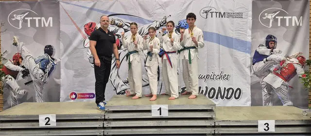 Von links: Trainer Kristijan Balja, Elisabeth Kompst,  Johanna Kompst, Ilayda Afsar und Yasin Afsar. | Foto: Natascha Hassler