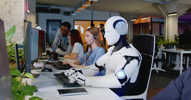 Arbeiten Seite an Seite mit einem Roboter? Wie realistisch das in Zukunft ist, muss sich zeigen. Sicher ist jedoch, dass Veränderungen am Arbeitsplatz dazugehören. | Foto: ihorvsn  - stock.adobe.com