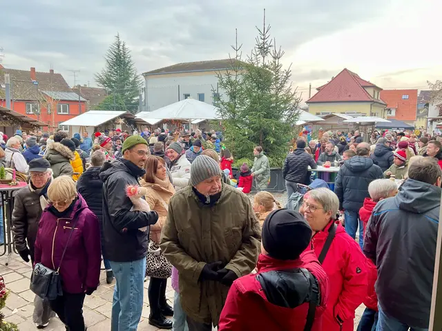 Wieder einiges los war auf dem traditionellen Klosemarkt in Aach. | Foto: Bernhard Grunewald
