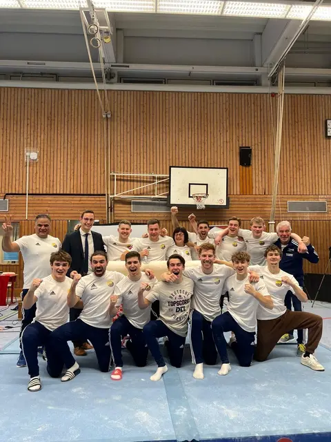 Es ist geschafft: Nach einer nervenaufreibenden Relegation gegen die TSG Grünstadt turnt der Stadtturnverein Singen ab nächster Saison wieder in der 1. Bundesliga.  | Foto: Stadtturnverein Singen