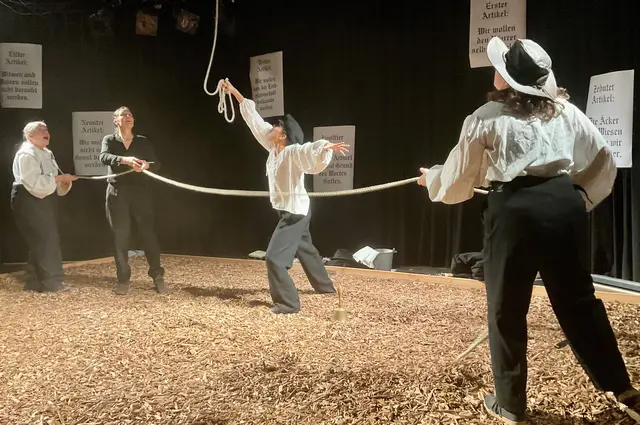Rund ein Jahr nach der erfolgreichen Inszenierung in der Hilzinger Remise wurde das Stück "Passion der Freiheit" in der Singener Gems wiederaufgeführt. | Foto: Bernhard Grunewald