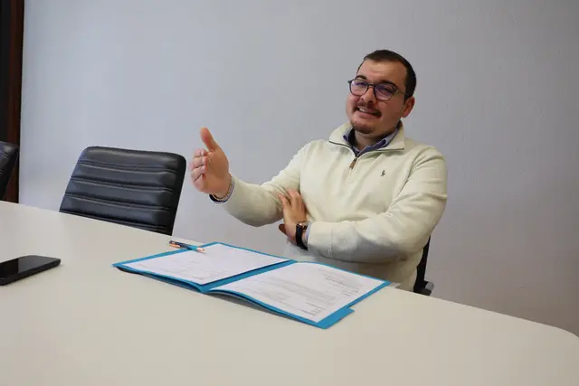 Selcuk Gök ist seit dem April 2023 Bürgermeister der Stadt Tengen. Er möchte unter anderem das Ärztehaus im nächsten Jahr zukunftsfähig aufstellen.  | Foto: Sebastian Ridder
