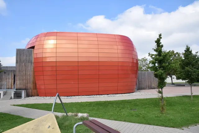 Auch für die Neue Stadthalle in Engen soll nun ein Namen gefunden werden. Ihre Ideen können die BürgerInnen an die Stadt Engen schicken.
swb-Bild: mu | Foto: Ute Mucha