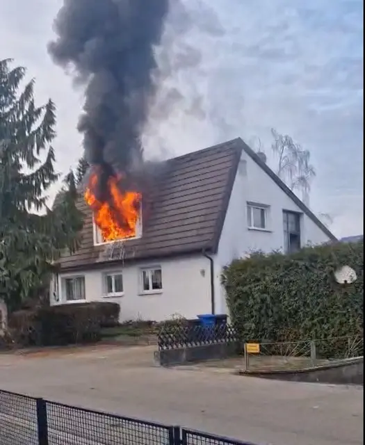 Zu einem Großeinsatz der Feuerwehr Stockach führte ein Gebäudebrand in der Victor-von-Scheffel-Straße in Stockach. | Foto: Freiwillige Feuerwehr Stockach
