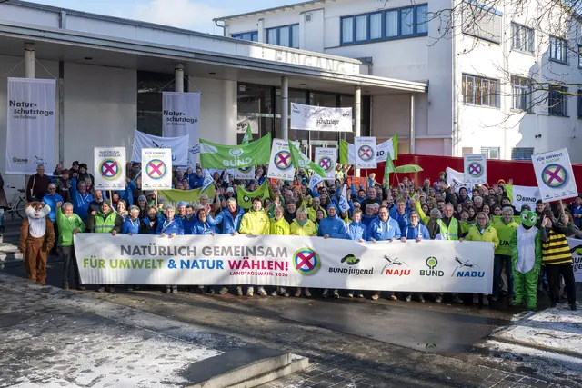Fotoaktion der NST 2026 zur Landtagswahl mit Johannes Enssle und Sylvia Pilarsky-Grosch (Bildmitte) | Foto: NABU/Frank Müller 