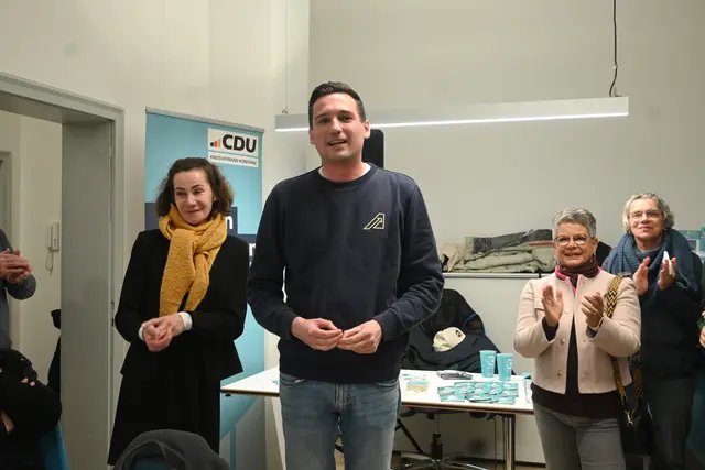 Heike Kempe (links, Geschäftsführerin des CDU-Kreisverbands Konstanz) und Levin Eisenmann (rechts, Kreisverbandsvorsitzender) konnten Gäste quer aus dem Landkreis bei der Eröffnung der neuen Geschäftsstelle begrüßen. | Foto: Anja Kurz
