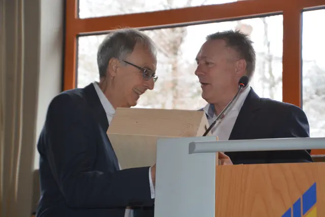 Bürgermeister Alois Fritschi (rechts) dankte dem Gastredner, Schulleiter a.D. Werner Leber, für dessen Worte beim Neujahrsempfang. | Foto: Tobias Lange