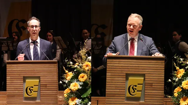 Die Redner, Bürgermeister Frank Harsch (links) und der Präsident des Sparkassenverbunds Baden-Württemberg, Matthias Neth (rechts), versuchten Lichtblicke, wie 7,5 Millionen Euro aus dem Bundessondervermögen für Engen oder sogenannte Hidden-Champions, forschende und experimentierende Firmen in Baden-Württemberg, in aktuell verunsichernden Zeiten aufzuzeigen.  | Foto: Sebastian Ridder