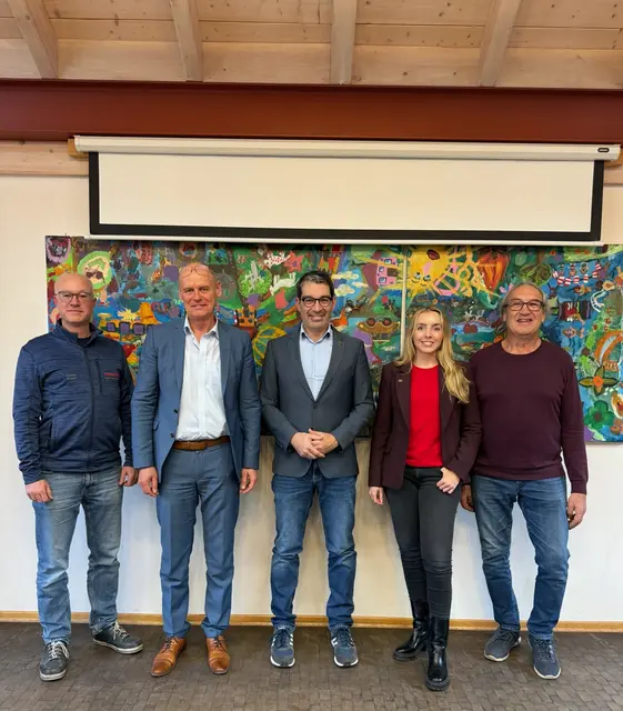 Beim Besuch im Pestalozzi Kinderdorf (von links): Florian Brune, Bernd Löhle, Andre Baumann, Saskia Frank, Karl-Hermann Rist | Foto: Lyna Topal