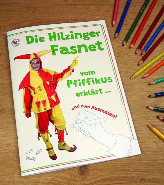 Die Leitfigur der Hilzinger Fasnet erklärt in seinem neuen Ausmalbuch die Narrenfiguren, deren Geschichte und die Bräuche der fünften Jahreszeit. | Foto: Narrenverein Pfiffikus