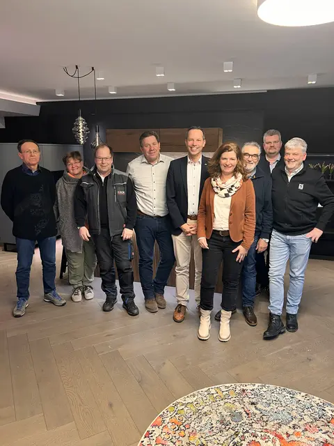 Hatten auf der Reichenau einiges in Sachen Handwerk zu besprechen (von links): Berndt- und Ingrid Wagner,Thomas Keck, Ralf Blum, Thomas Dörflinger, Andrea Gnann, Ludwig Egenhofer, Max Rothfuß und Matthias Stader | Foto: Nelio Gugelberger