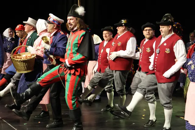 Närrische Stimmung gab es beim Narrenspiegel der Poppele-Zunft auf und auch abseits der Bühne. | Foto: Tony Marquardt