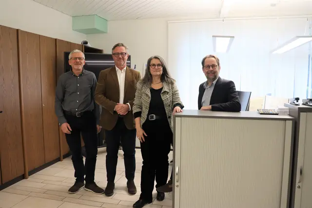 (v.l.) Joachim Blatter (ehemaliger nebenamtlicher Vorstand), Markus Nothelfer (neuer nebenamtlicher Finanzvorstand), Vera Federer (Hauptamtlicher Vorstand) und Bürgermeister Michael Klinger (zusätzlich Aufsichtsratvorsitzender) freuen sich, dass sie mit Markus Nothelfer einen kontinuierlichen Übergang geschaffen haben. | Foto: Juleda Kadrija