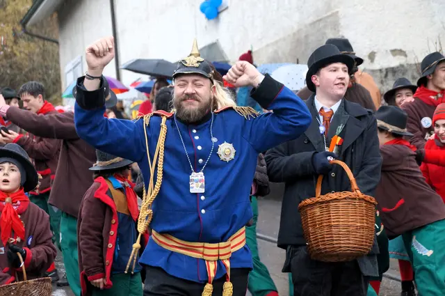 Beste Laune trotz Nässe von oben beim Trubedrescher-Jubiläumsumzug am Rosenmontag. | Foto: Constanze Wyneken