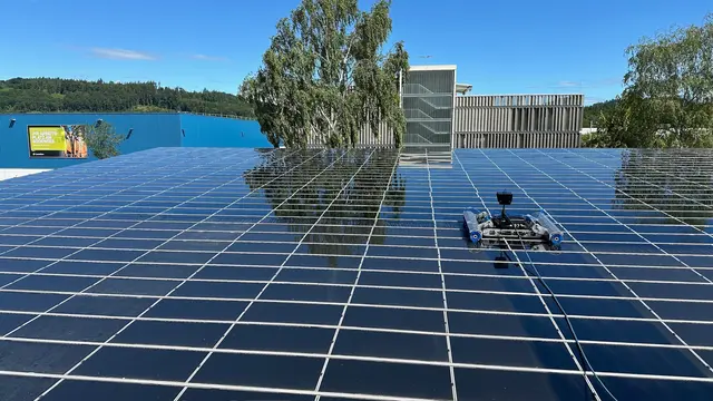 Reinigungsservice Karrer reinigt Ihre Photovoltaikanlage – egal ob in gewerblichen oder privaten Haushalten. | Foto: Reinigungsservice Karrer