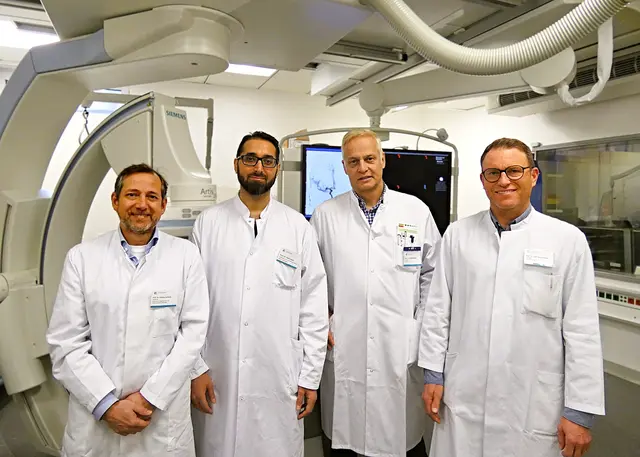 Prof. Dr. Markus Juchems Chefarzt und Direktor des Zentrums für Diagnostische und Interventionelle Radiologie im GLKN, Prof. Dr. Fatih Seker Leiter der Sektion Neuroradiologie, Prof. Dr. Christof Klötzsch Chefarzt Klinik für Neurologie, Prof. Dr. Sven Gläsker Chefarzt Klinik für Neurochirurgie. | Foto: GLKN