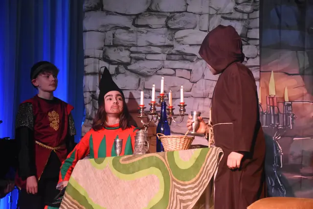 Da wusste der Mönch noch nicht, welch Unheil ihm Burgvogt Popolius Mayer gleich zufügen wird.  | Foto: Philipp Findling