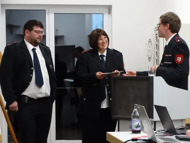 (Von links nach rechts): Ex-Jugendleiter: Matthias Metzer und Melanie Wende sowie Jörg Fuhrmann. | Foto: Marcelino Rüth