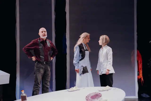 Ein Stück, das einer echten Kernspaltung gleicht: Patrick O. Becks Inszenierung von Lucy Kirkwoods "Die Kinder" am Theater Konstanz.  | Foto: Milena Schilling