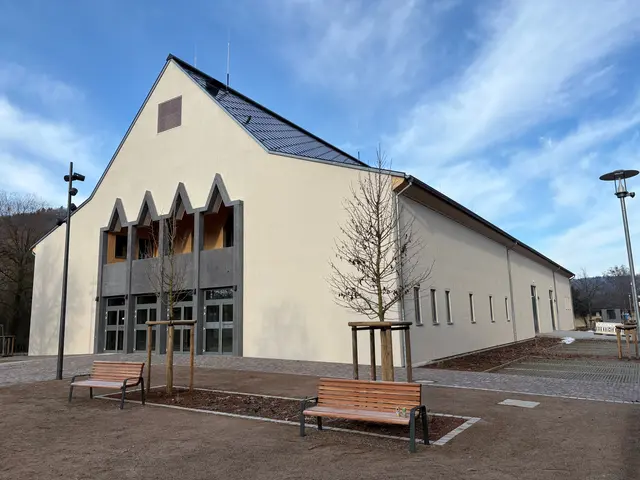 Hier, in der Scheffelhalle, feiert die Lebenshilfe Hegau Bodensee ihren 60. Geburtstag mit einer großen Familie. | Foto: Tobias Lange