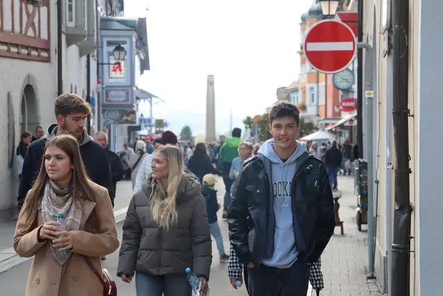 Der Verkaufsoffene Sonntag bietet ein breites Programm, dass Jung und Alt in die Stadt Stockach bringt, wie auch hier beim VOS in Stockach im Herbst aus dem Jahr 2025. | Foto: Sebastian Ridder