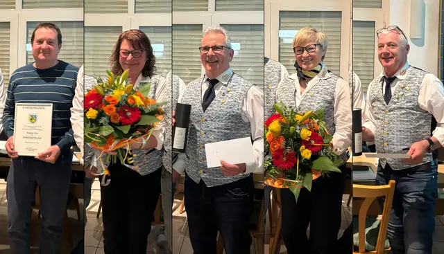 Geehrte Mitglieder und verabschiedete Vorstandsmitglieder an der Generalversammlung des Motorsportclub Ehingen e.V (von links: Neu-Ehrenmitglied Tobias Utz (25 Jahre Mitgliedschaft), Gabi Riede (40 Jahre Beisitzerin), Jürgen Schwegler (verabschiedet, 40 Jahre Sachgebietsleiter), Hildegard Schwegler (verabschiedet, 12 Jahre Schriftführerin), Rolf Merk (verabschiedet, 38 Jahre Beisitzer)) | Foto: Sebastian Reich