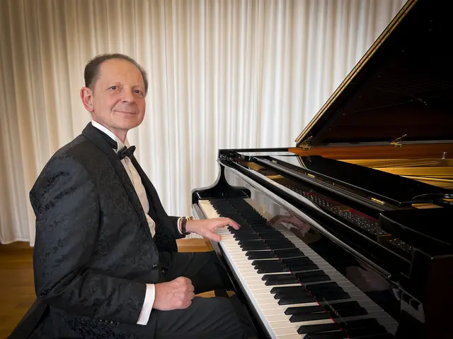 Tomislav Baynov tritt mit dem Baynov Klavierensemble in Hilzingen auf. | Foto: Veranstalter