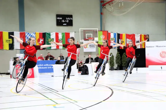 Sorgten beim Junioren-Mannschaftscup für eine echte Überraschung: der 4er Kunstrad des RMSV Aach.  | Foto: Wilfried Schwarz