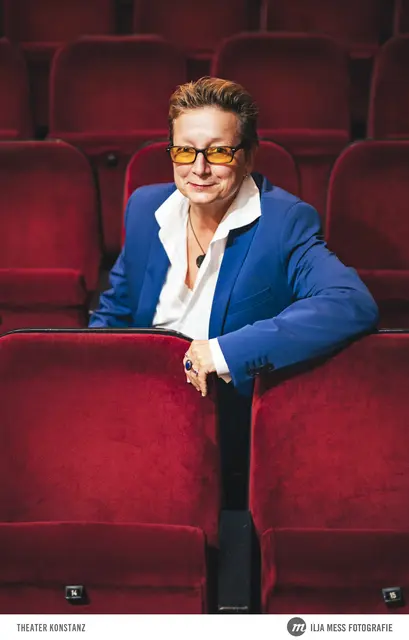 Hat ihren Vertrag beim Theater Konstanz um weitere fünf Jahre bis 2033 verlängert: Intendantin Karin Becker. | Foto: Ilja Mess