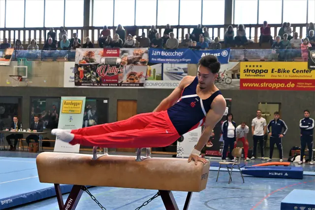 StTV-Neuzugang Berkay Sen (hier am Pauschenpferd) zeigte gegen die TuS Vinnhorst eine starke Leistung. | Foto: Philipp Findling