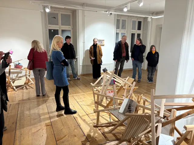 Den Raum im Obergeschoss haben Ariane Faller und Mateusz Budasz mit ihren Installationen in Anspruch genommen. | Foto: Tobias Lange