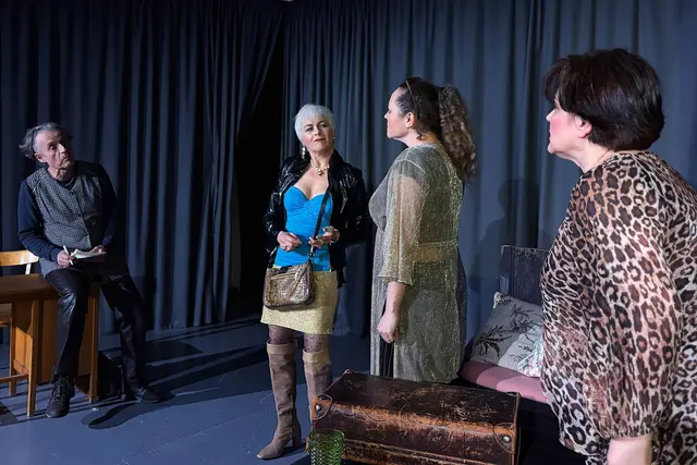 Die Proben zur Inszenierung der Zeller Kultur von Alexander Galins "Sterne am Morgenhimmel" laufen schon auf Hochtouren. Am 10. April feiert das Stück seine Premiere.  | Foto: Alexander Binder