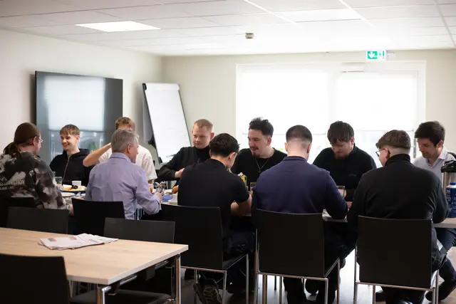 Ein Austausch auf Augenhöhe. Das bot unter anderem das OPTIMA Azubi-Frühstück gemeinsam mit der Geschäftsleitung. | Foto: OPTIMA