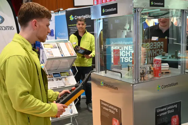 Auch in diesem Jahr bieten die joDAYS zahlreiche Standaktionen mit verschiedenen Berufsfeldern auch. Auf dem Foto ist die Standaktion von Constellium aus dem Jahr 2025 zu sehen. | Foto: Archiv/Lange