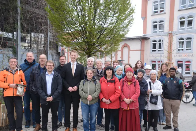 Große Freude herrschte bei der offiziellen Eröffnung des Pocket Parks in der Radolfzeller Innenstadt. | Foto: Tobias Lange
