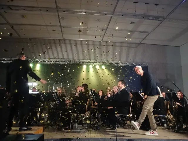 Mit einem großen Knall endete das rockige Frühjahrskonzert des Musikverein Steißlingen.  | Foto: Marcelino Rüth