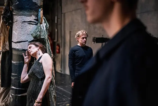 Anton Tschechows Stück "Der Kirschgarten", das seit dem 18. April am Theater Konstanz zu sehen ist, stellt unter anderem die Frage, wie schwer es ist, die eigene Vergangenheit hinter sich zu lassen und die Realität zu akzeptieren.  | Foto: Ilja Mess/Theater Konstanz