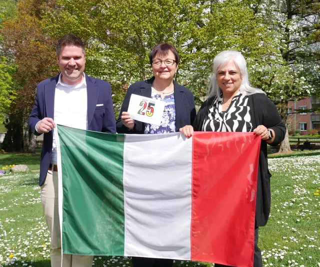 Bürgermeister Holger Mayer, Iris Speiser (Lizzano-Beauftragte) und Paula Pugliese (Vorsitzende Partnerschaftskomitee) freuen sich auf den Besuch aus Lizzano in Belvedere, um das Jubiläum zu feiern. | Foto: Gemeinde Hilzingen