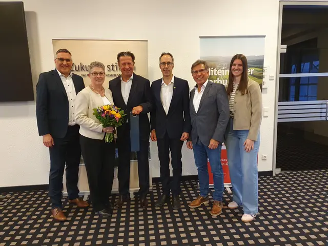 Neuer Vorstandsvorsitzender Bernhard Rendler, ehemalige Vorstandsvorsitzende Andrea Grusdas, Stiftungsratsvorsitzender Daniel Hirt, Bürgermeister Frank Harsch, stellvertretender Vorstandsvorsitzender Hans-Joachim Kiefer, Vorstandsmitglied Alexa Stärk. | Foto: Bürgerstiftung Engen
