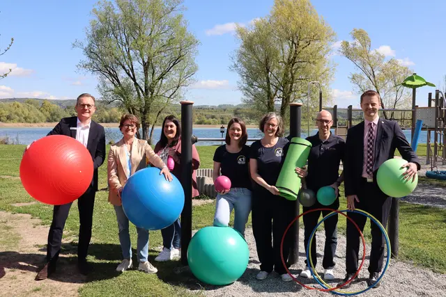 Sie freuen sich auf das Sport- und Begegnungswochenende (von links nach rechts): Jens Heinert (Vorstandsvorsitzender Sparkasse Hegau-Bodensee), Bürgermeisterin Monika Laule, Christine Steiert (Kulturbüro), Aline Braun, Nina Breimaier (beide vom Verein P.I.T.) Günter Thyssen (Vorstand TV Radolfzell) und OB Simon Gröger. | Foto: Milena Barjasic