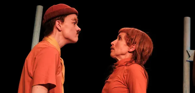 Herr Pfefferkorn (Sylvana Schneider) und Herr Goldbeutel (Jana Alexia Rödiger) im Streitgefecht. | Foto: Philipp Uricher/Theater Konstanz