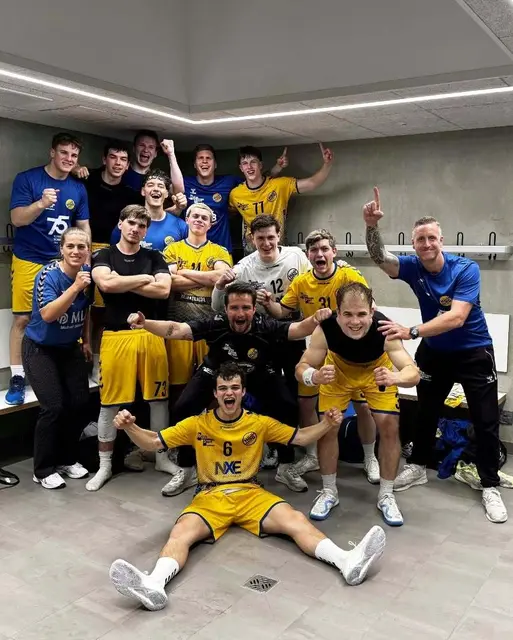 Die U21 feiert ihren Erfolg nach dem Spiel | Foto: André Frensel